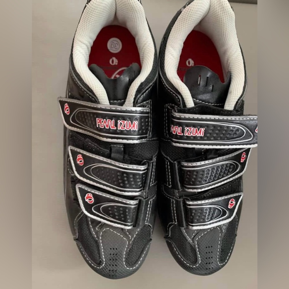 Pearl Izumi biking cycling shoes Peloton - size 39 (8.5-9)